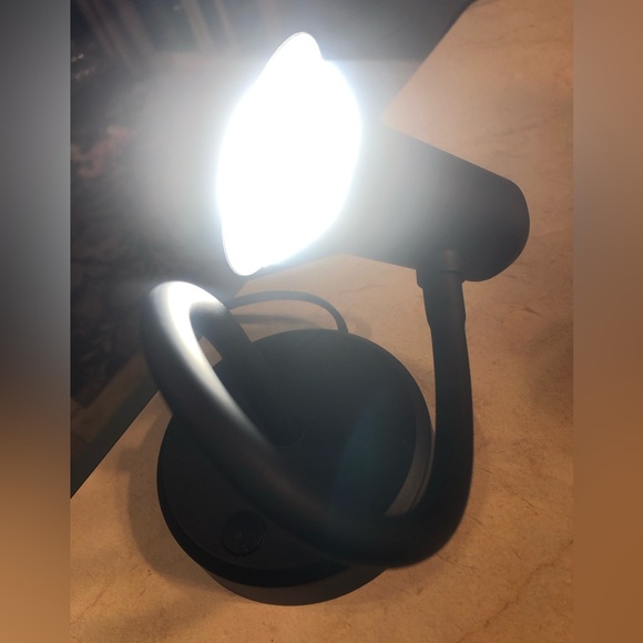 HOME LUMINAIRE Flexible LED Desk Lamp.  New In Box. - Picture 7 of 8